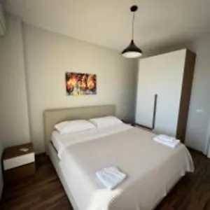 Hotel Nuna, Radhimë